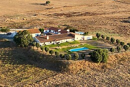 Monte da Oliveirinha Country House