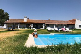 Monte da Oliveirinha Country House