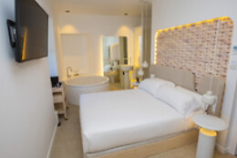 HOTEL FARO LARIÑO