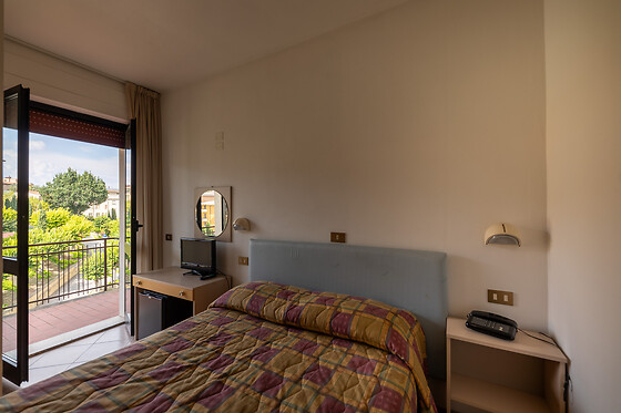 Hotel Astra - photo 1