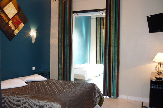 Adonis Sanary - Grand Hôtel des Bains *** - photo 1