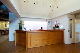 Greet Hotel Villeneuve La Garenne***