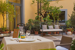 Le Cheminée Hotel