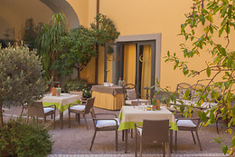 Le Cheminée Hotel