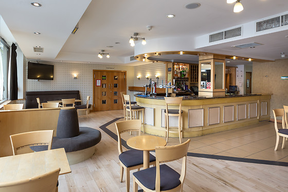 Wembley International Hotel - photo 2