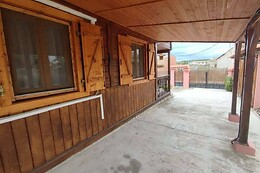 CABAÑA DE MADERA ESPECIAL Y ACOGEDORA