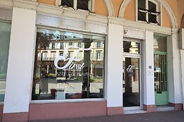 Institut First