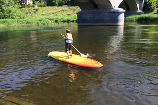 Een Stand up paddle voor 3 bij Semois Kayaks (afspraak Poupehan - Luxemburg)