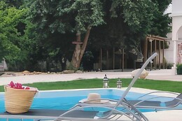 MEIO CENTER COUNTRY HOUSE
