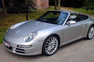 Een Porsche 911 Carrera 4 Cabrio besturen van Porsche 4 Rent (Oostkamp - West-Vlaanderen)