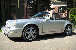 Een Porsche 911 Carrera 4 Cabrio besturen van Porsche 4 Rent (Oostkamp - West-Vlaanderen)