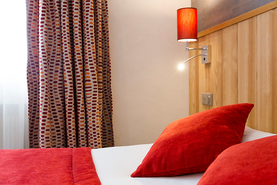 Hotel The Originals Rey du Mont Sion Saint-Julien-en-Genevois Sud - photo 1