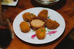 Les Brunettes