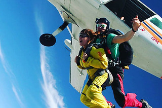 Saut en parachute en tandem avec Skydive Cerfontaine à Cerfontaine (Namur)