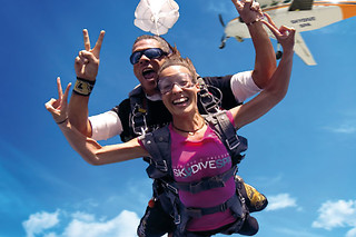 Saut en parachute en tandem avec Skydive Cerfontaine à Cerfontaine (Namur)